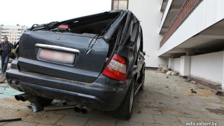 Illustration for article titled Woman survives fall from parking garage in tuner SUV